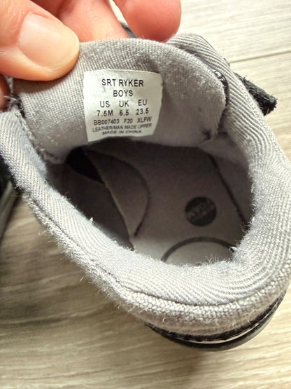 Stride Rite Ryker shoes size 7.5; MSRP $60+, Shoes 7.5 (Toddler:2-4yr)