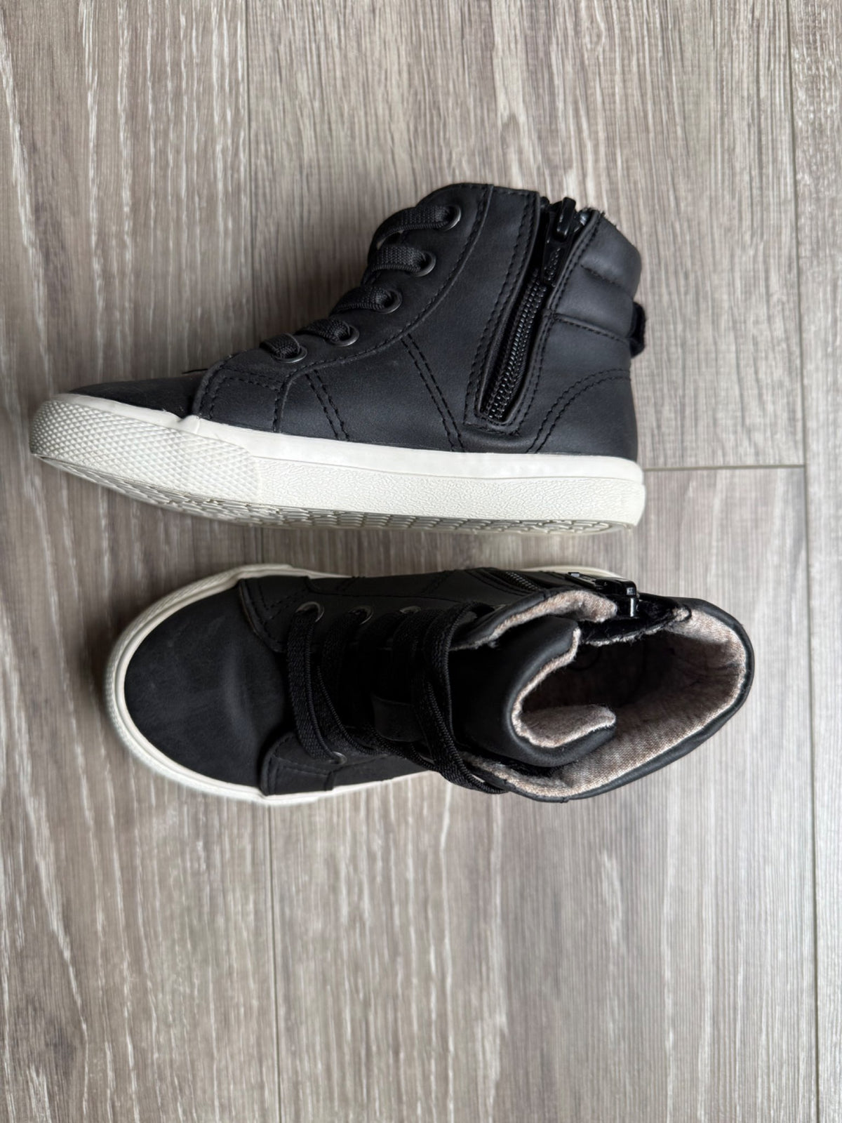 Cat & Jack high-top shoes size 8, Shoes 8 (Toddler:2-4yr)