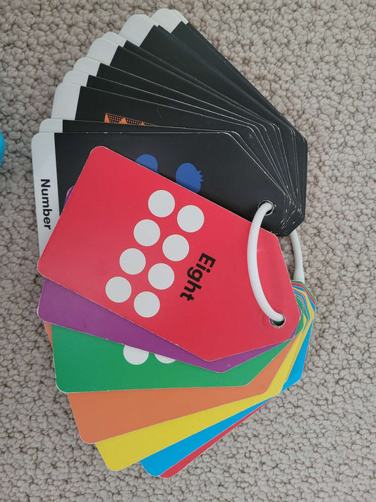 High contrast flash cards