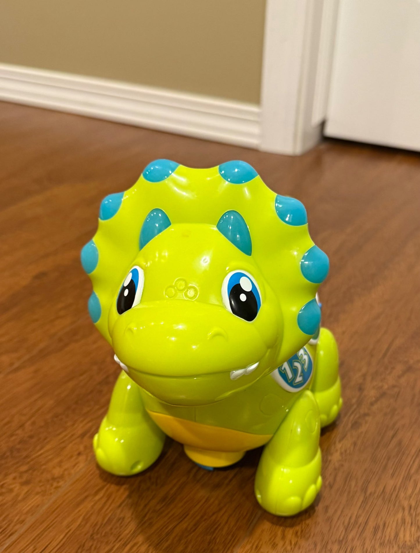 Izzy the Dinosaur: Dancing Dino Toy