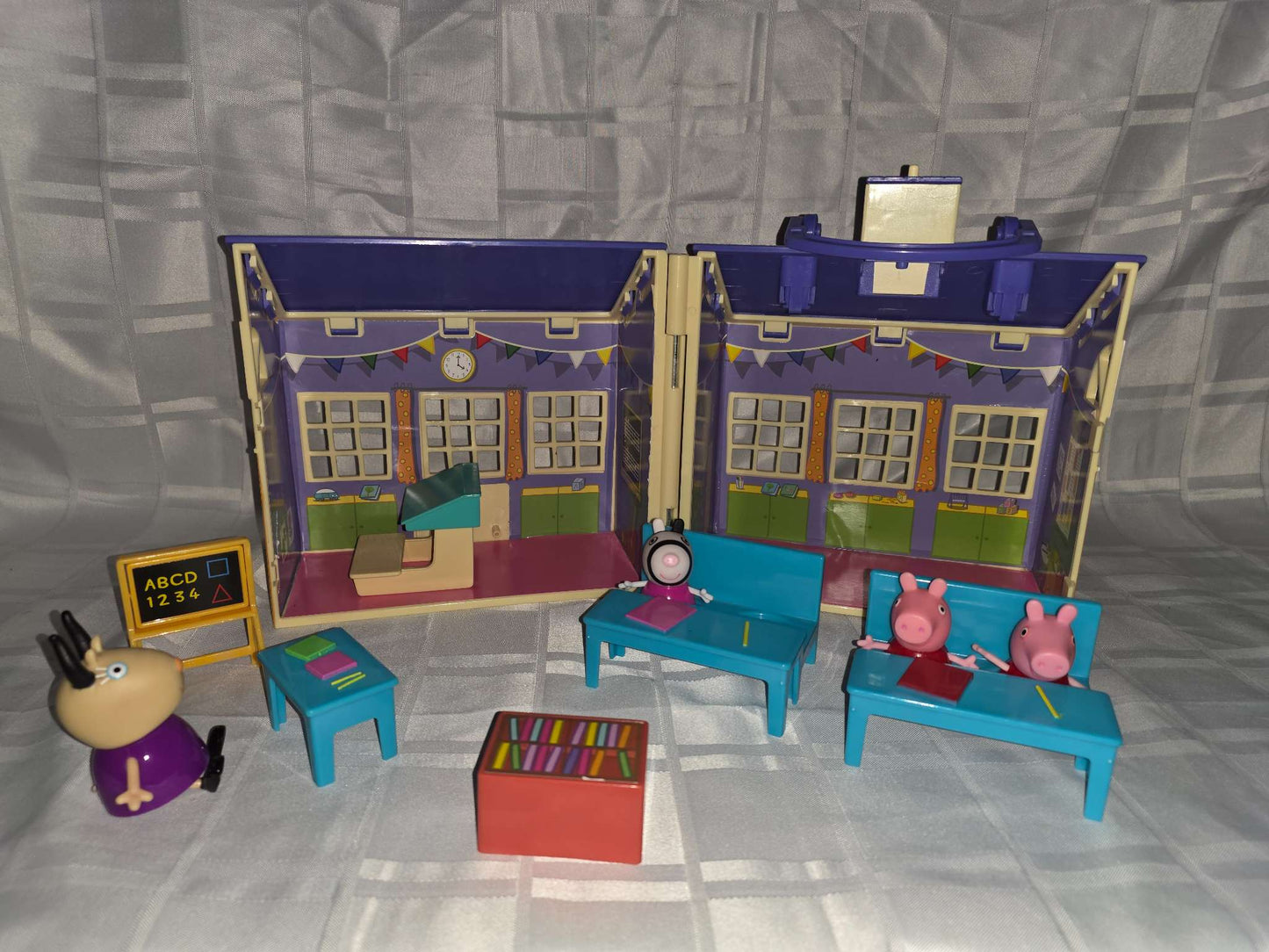 Peppa pig play school set