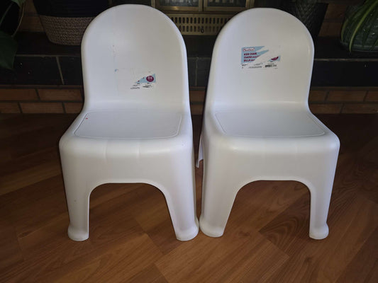 2 white little chairs