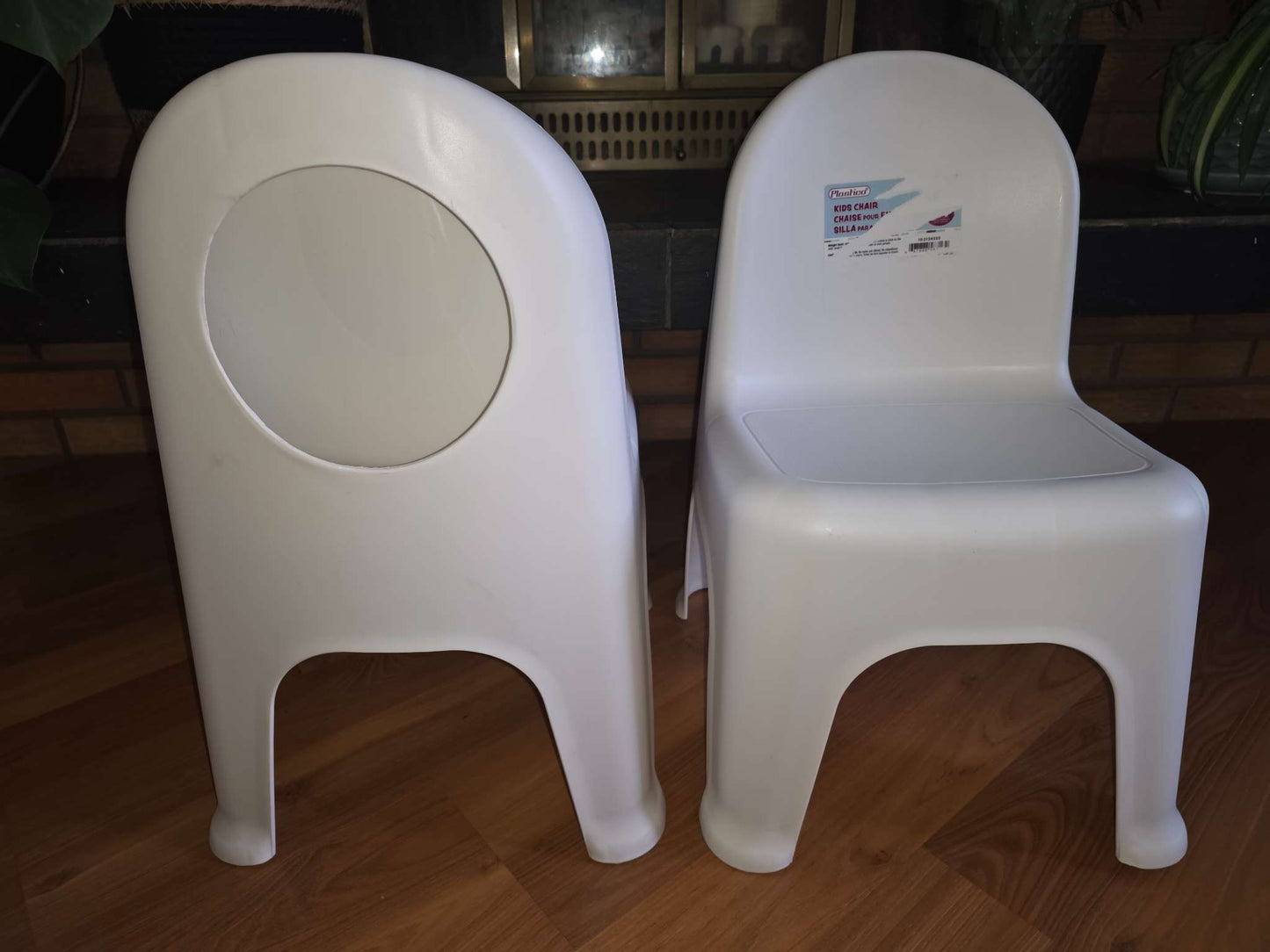 2 white little chairs