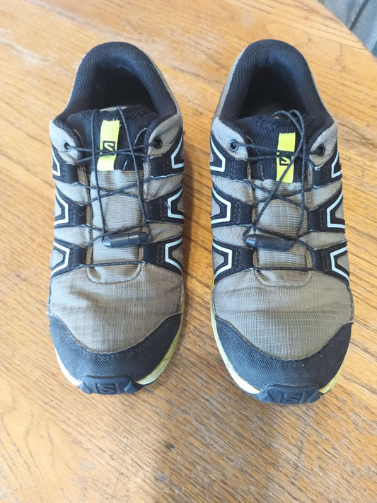 Salomon Speedcross Waterproof Hiking Sneakers - size 4 youth, Shoes 3 (Kids:4-8yr)