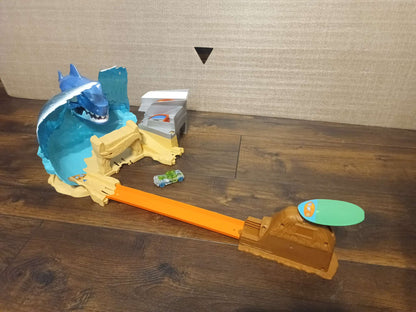 Hot Wheels - Shark Beach Battle Playset