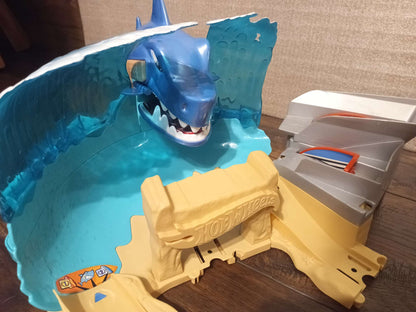 Hot Wheels - Shark Beach Battle Playset
