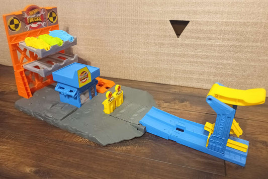 Hot Wheels - Monster Truck Demo Derby Playset