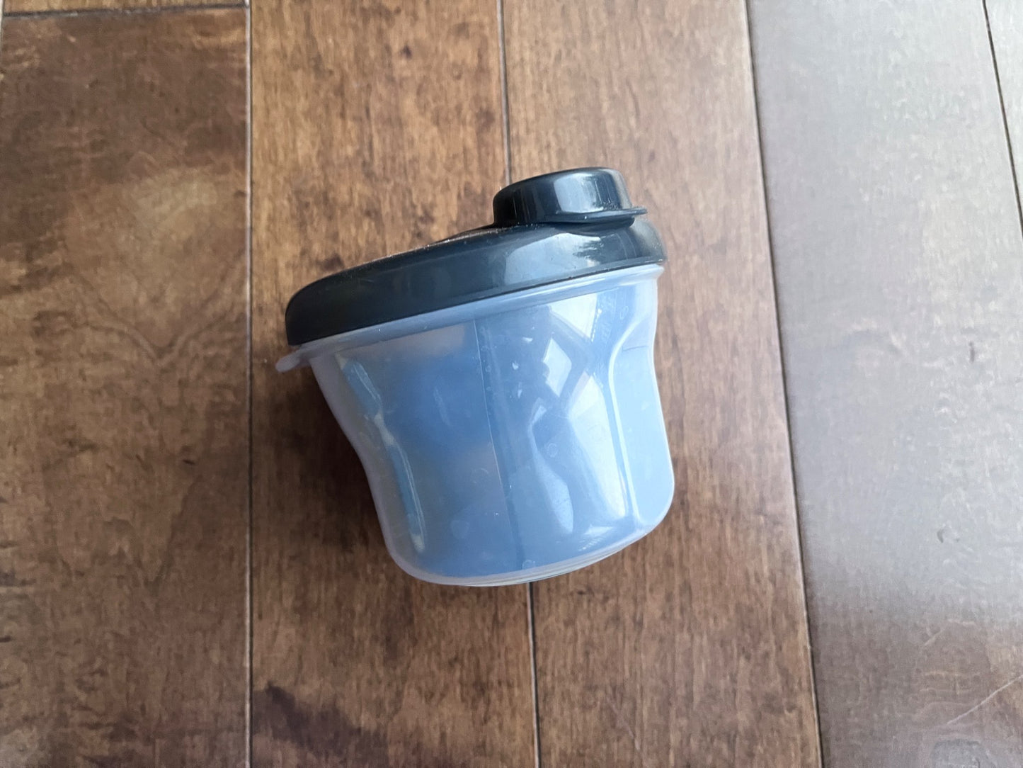 Sippy cup/formula dispenser