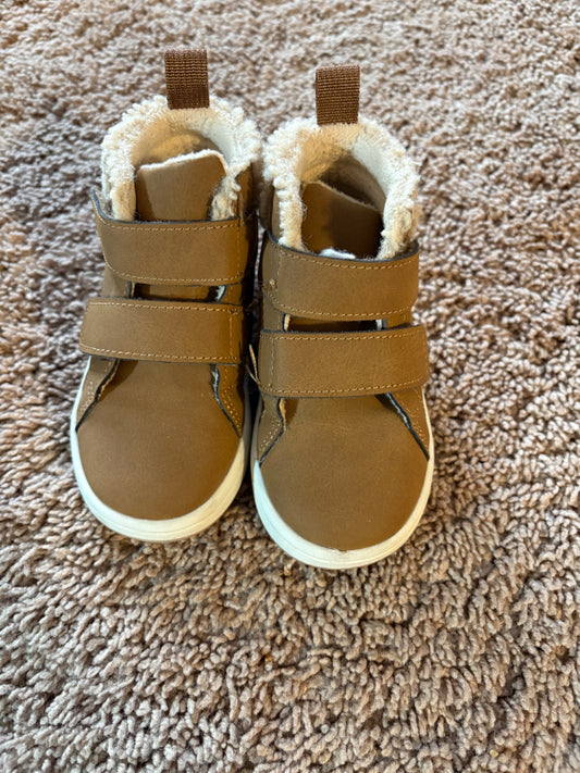 Baby boots, Shoes 5.5 (Walkers:12-24 mth)