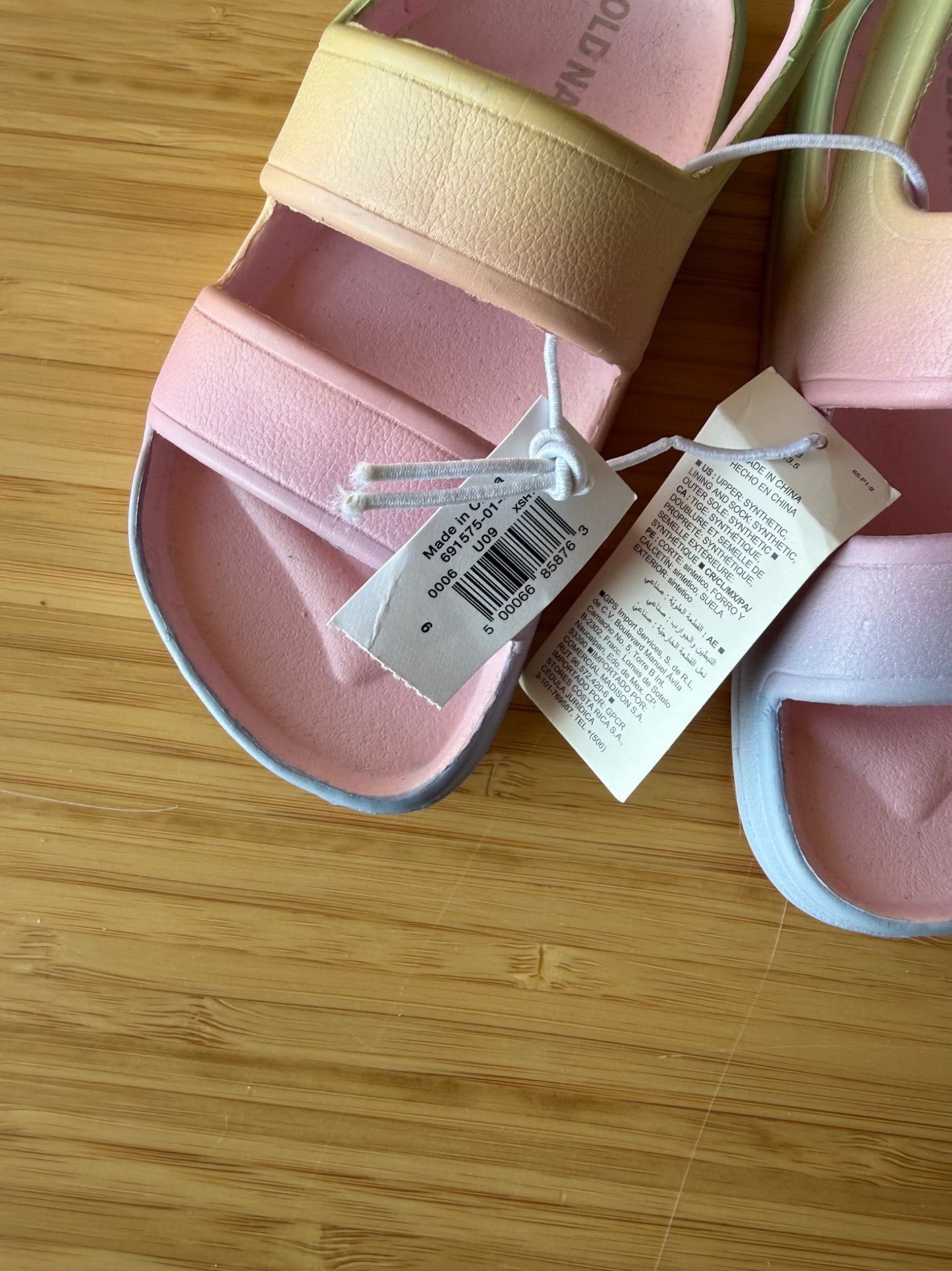 Old Navy Rainbow Sandals , Shoes 6 (Walkers:12-24 mth)