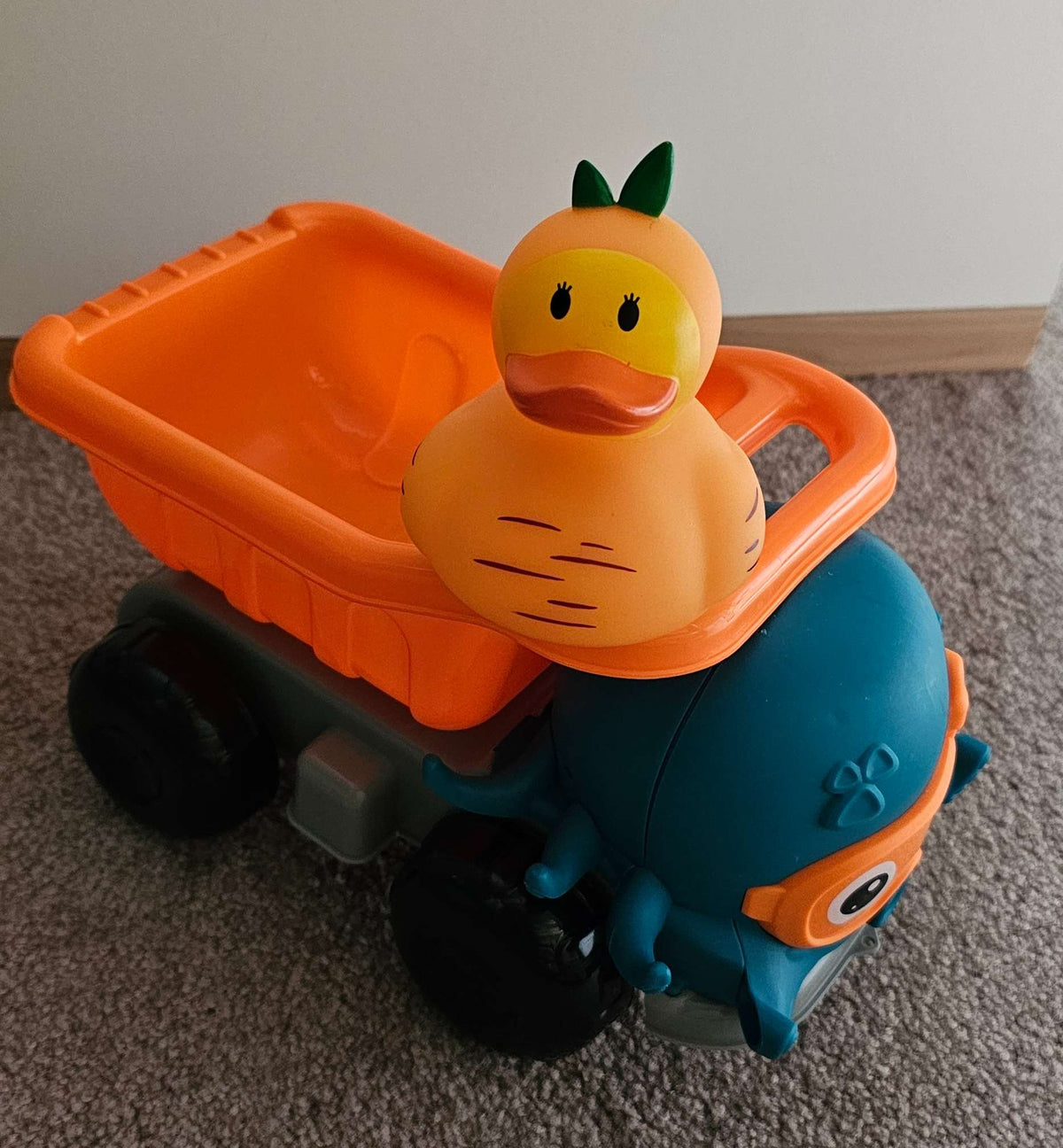Octopus Dump Truck Sand and Water Toy