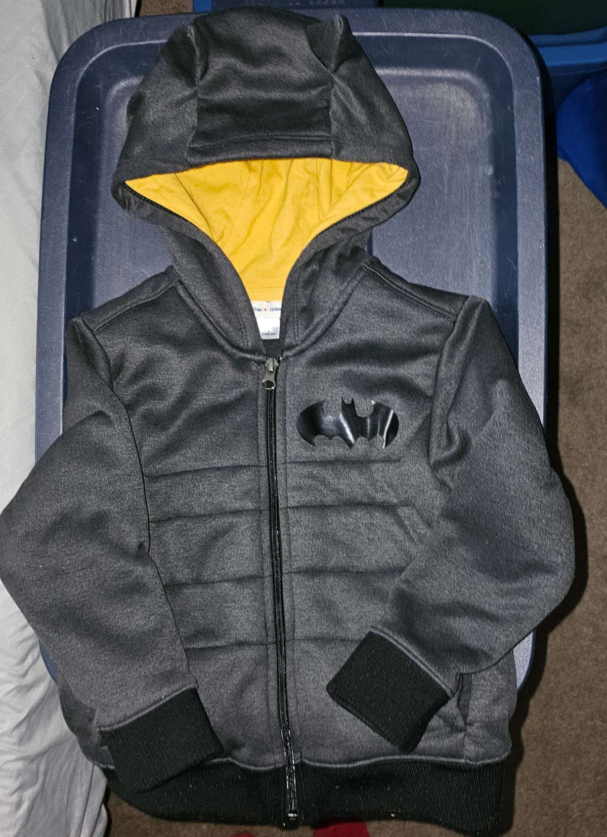 Batman Zip front Hoodie thick and warm size 5, Kids 5/5T