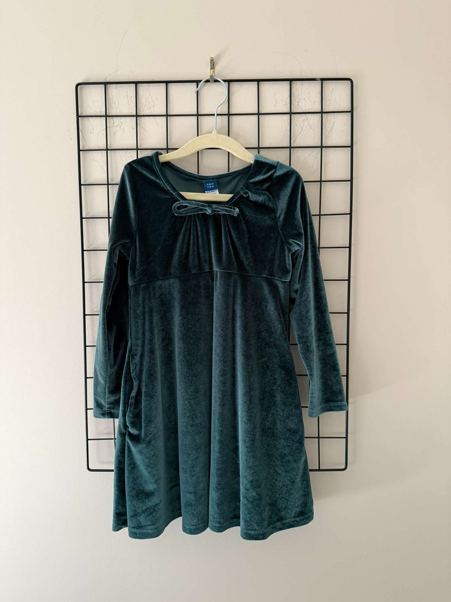 Old Navy Green Velour Dress, Kids 6/6X (extra small)