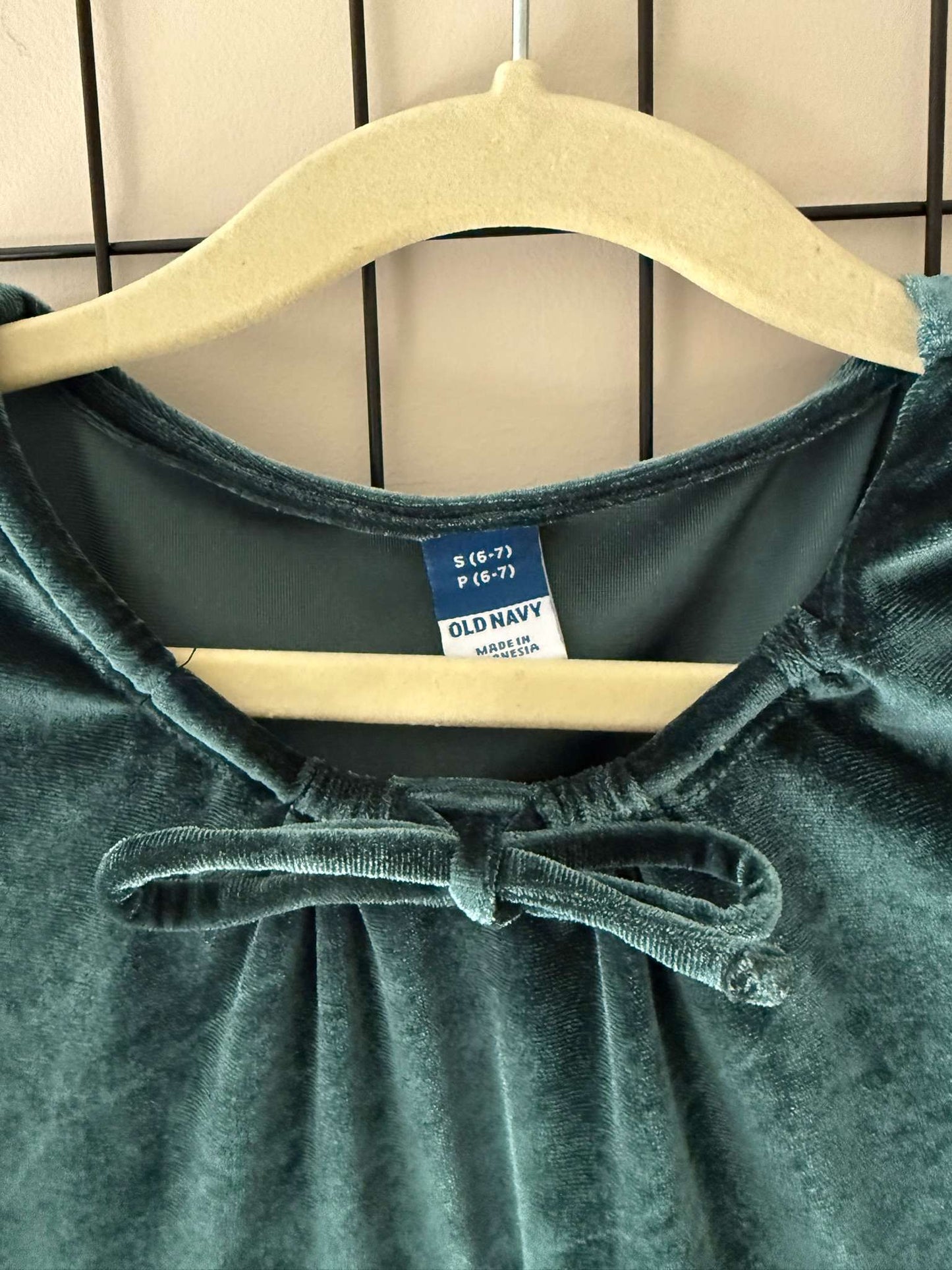 Old Navy Green Velour Dress, Kids 6/6X (extra small)