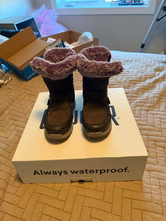 Cougar Winter Boots Size 1, Shoes 13 (Kids:4-8yr)