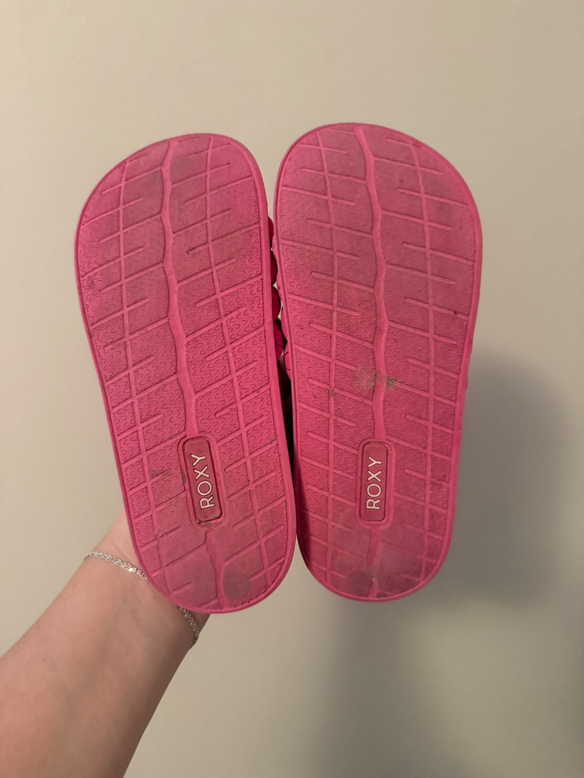 Roxy slides Size 1, Shoes 1 (Kids:4-8yr)