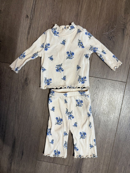 Old Navy Floral Outfit Set (long sleeve top & pants) 0-3m, Kids 3 Month (0-3M)