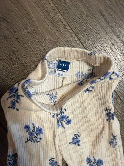 Old Navy Floral Outfit Set (long sleeve top & pants) 0-3m, Kids 3 Month (0-3M)