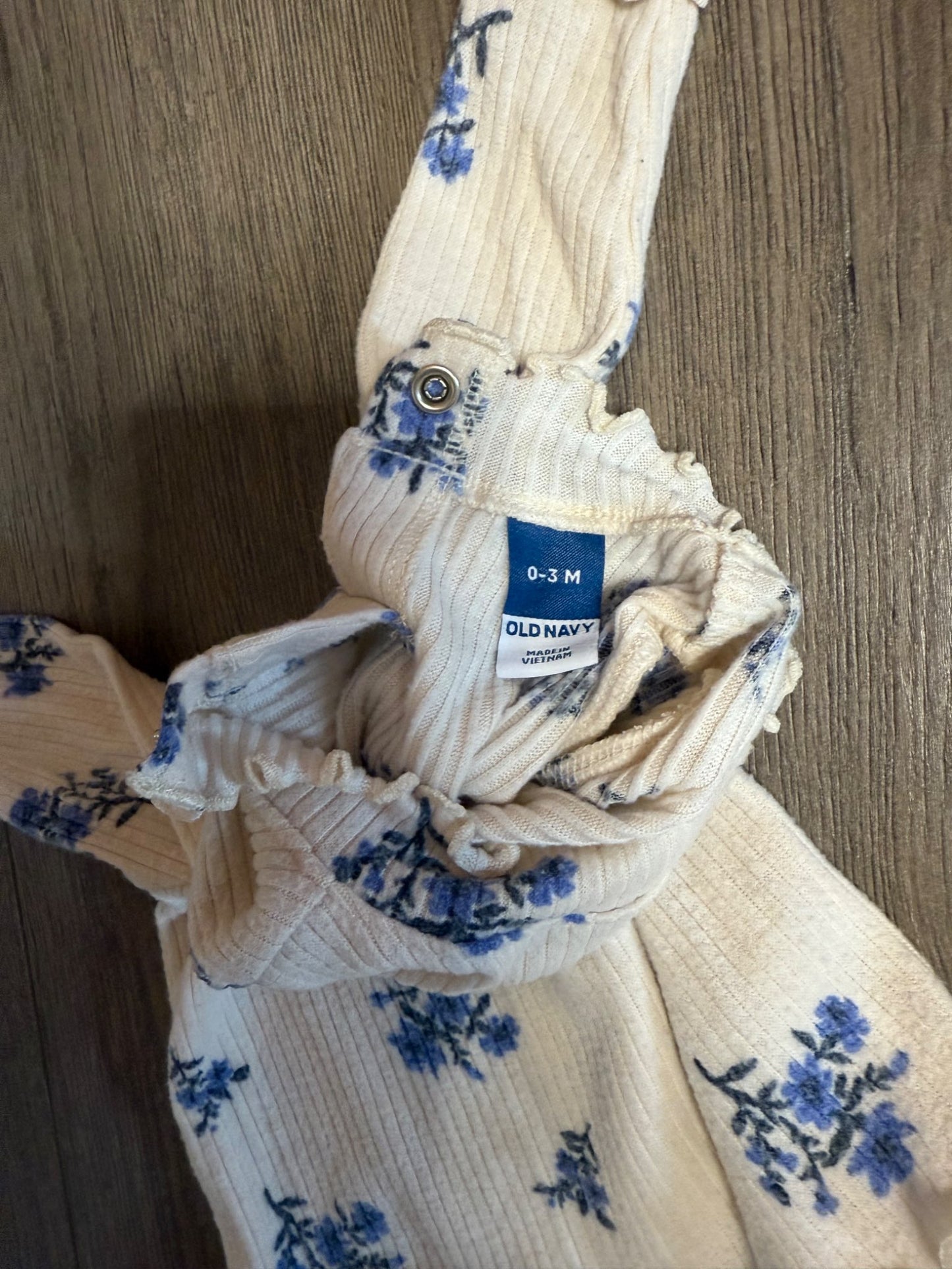 Old Navy Floral Outfit Set (long sleeve top & pants) 0-3m, Kids 3 Month (0-3M)