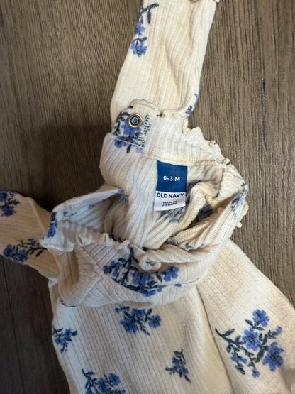 Old Navy Floral Outfit Set (long sleeve top & pants) 0-3m, Kids 3 Month (0-3M)