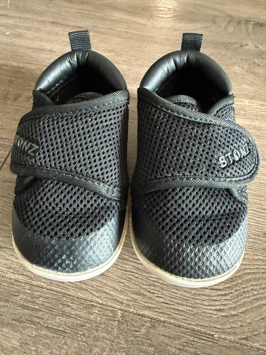 Stonz Cruisers Black sz5, Shoes 5 (Walkers:12-24 mth)