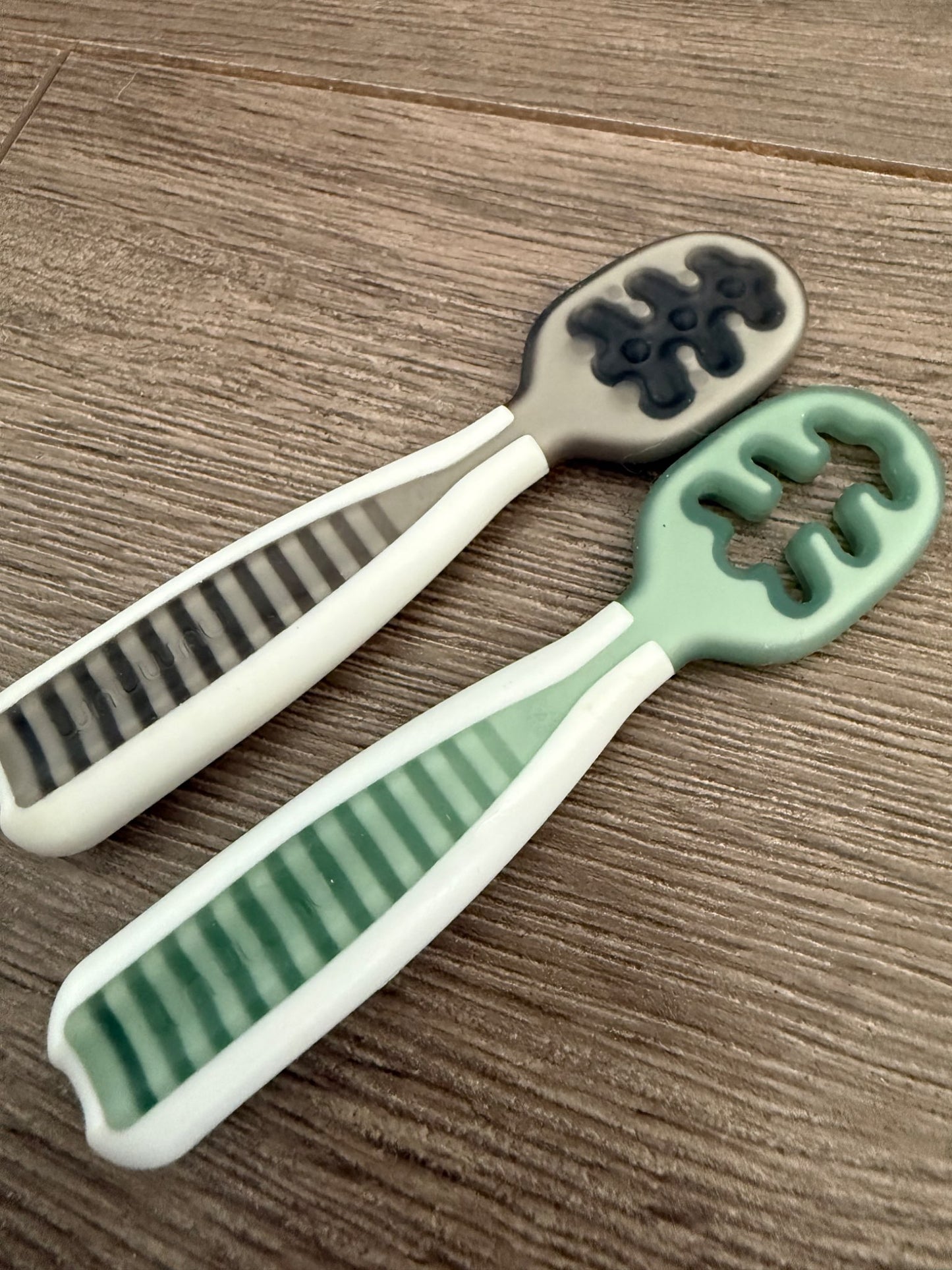 NumNum GOOtensils Green/Black (retail $20)