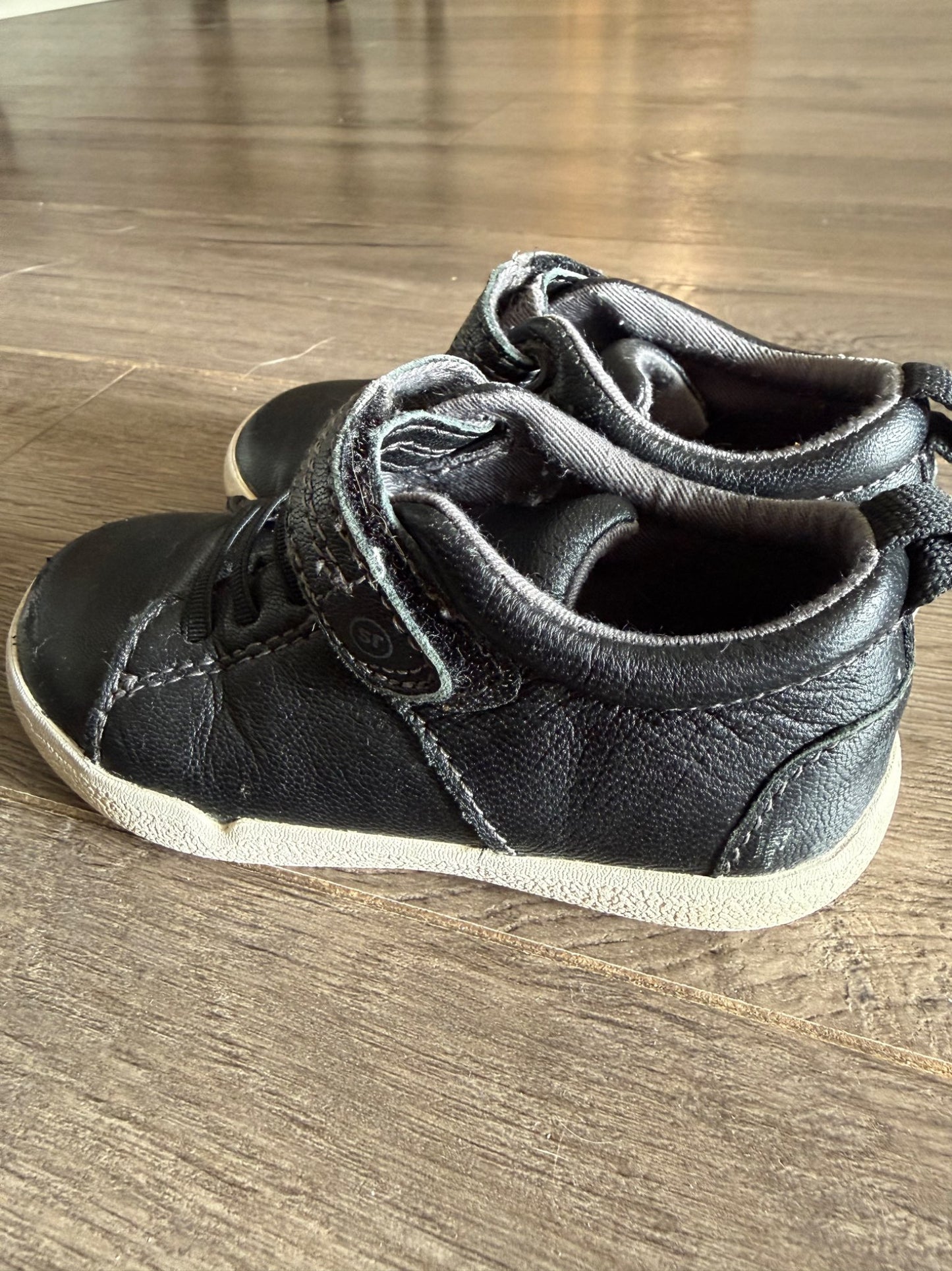 Stride Rite Leather Running Shoes size 6, Shoes 6 (Walkers:12-24 mth)