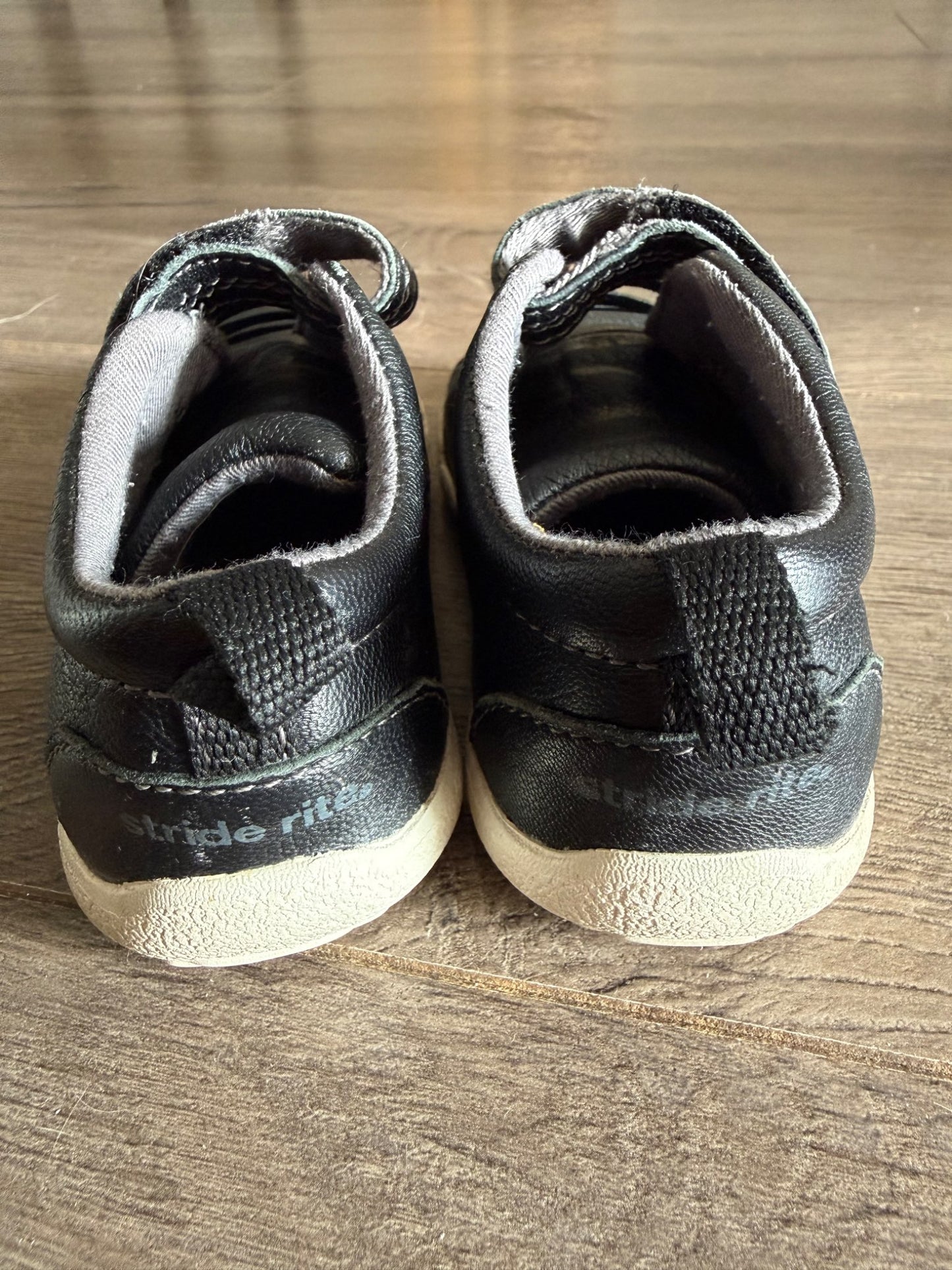 Stride Rite Leather Running Shoes size 6, Shoes 6 (Walkers:12-24 mth)