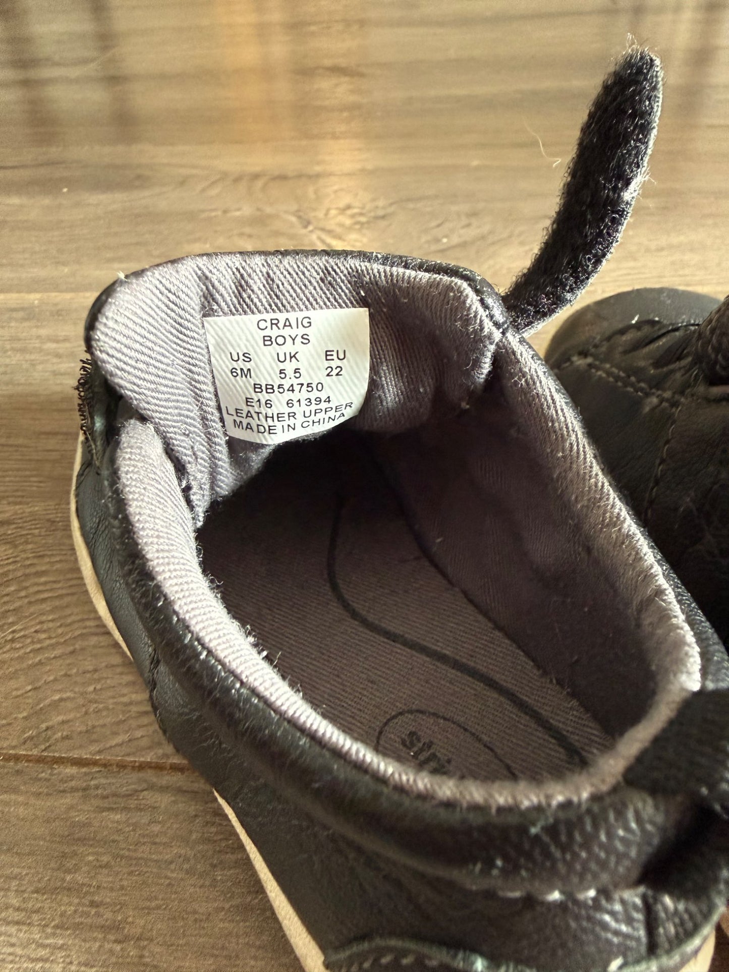 Stride Rite Leather Running Shoes size 6, Shoes 6 (Walkers:12-24 mth)