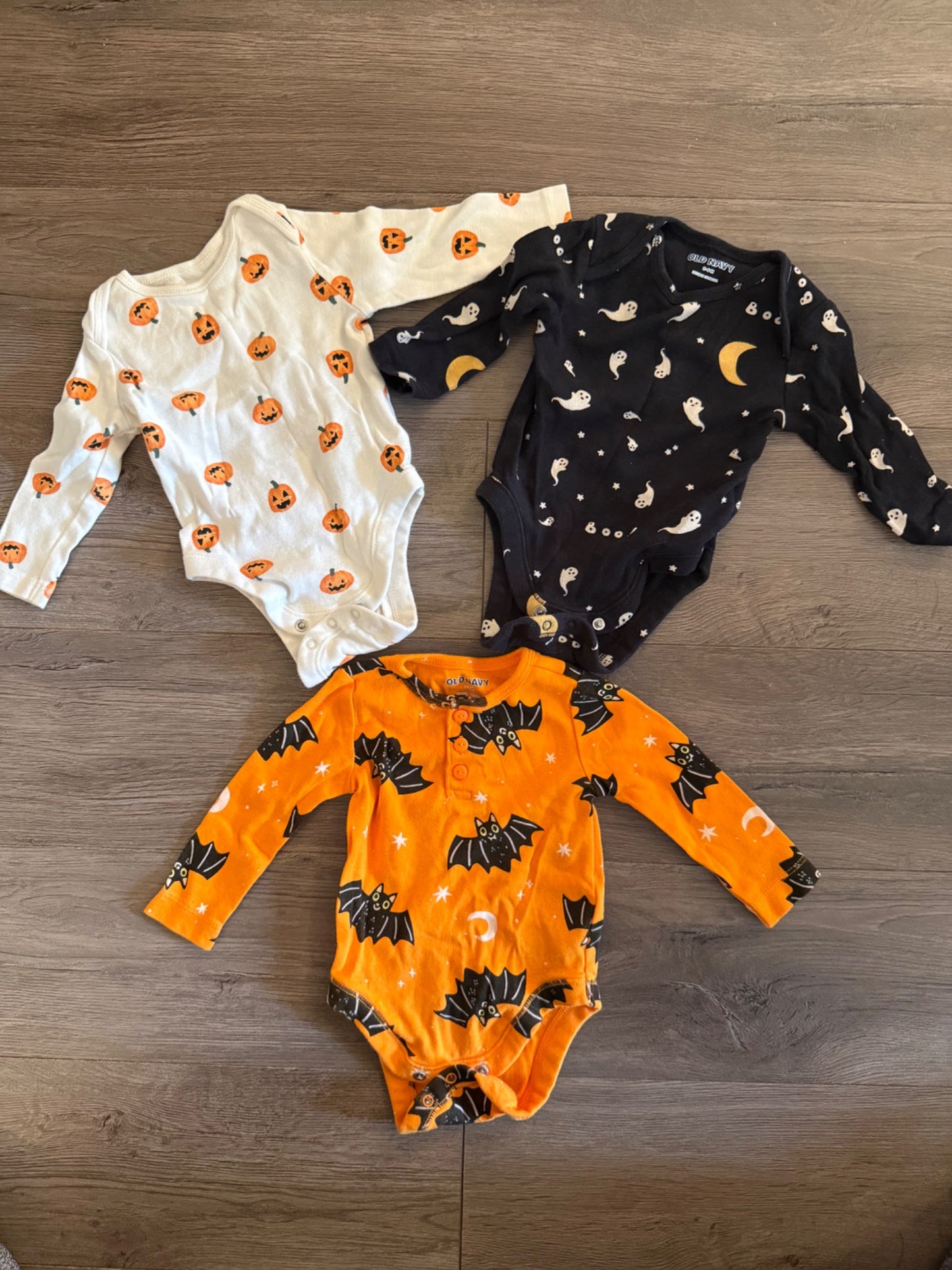 Bundle of Long sleeve Halloween Onesies 3-6m, Kids 6 Month (3-6M)