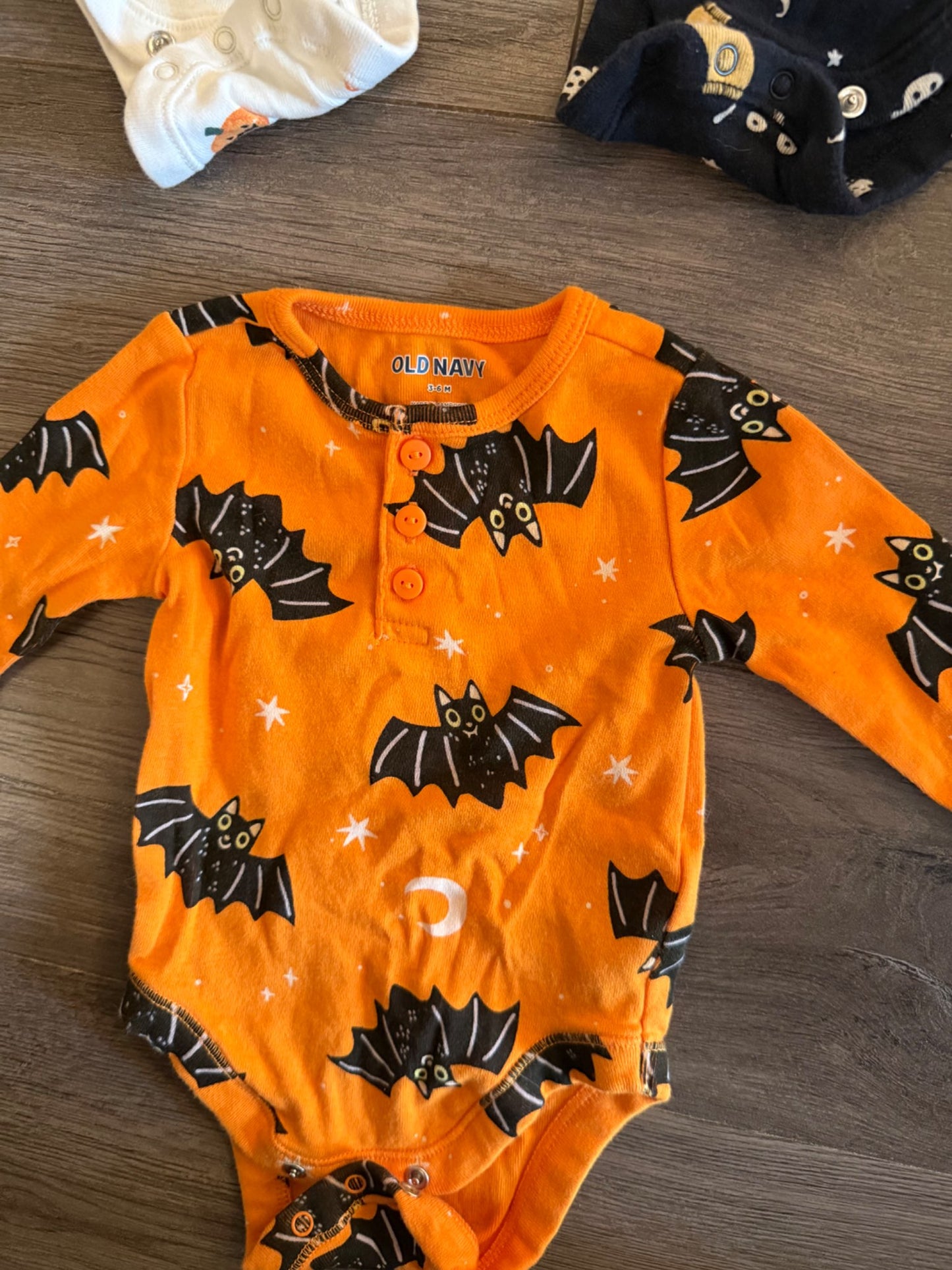 Bundle of Long sleeve Halloween Onesies 3-6m, Kids 6 Month (3-6M)
