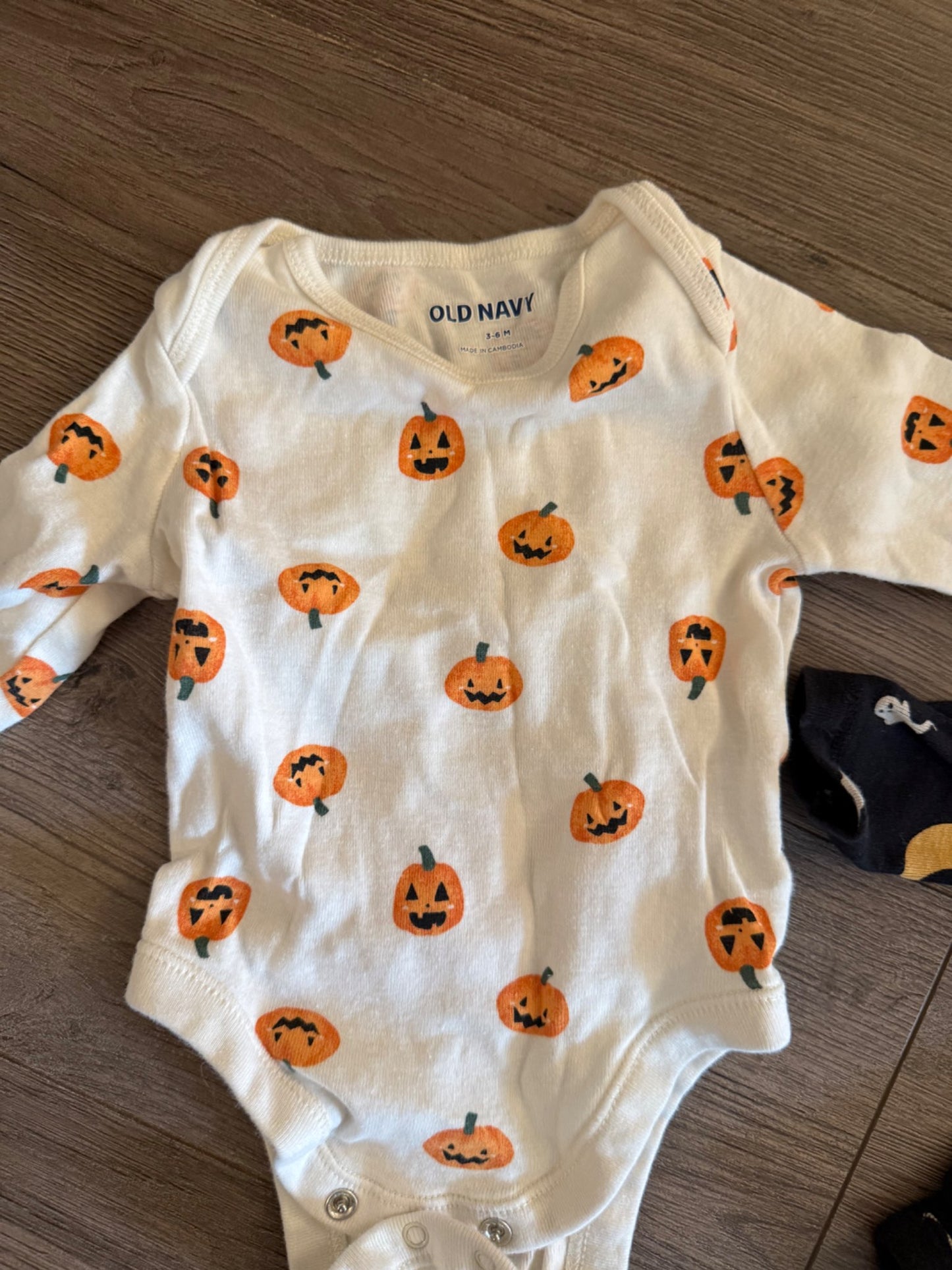 Bundle of Long sleeve Halloween Onesies 3-6m, Kids 6 Month (3-6M)
