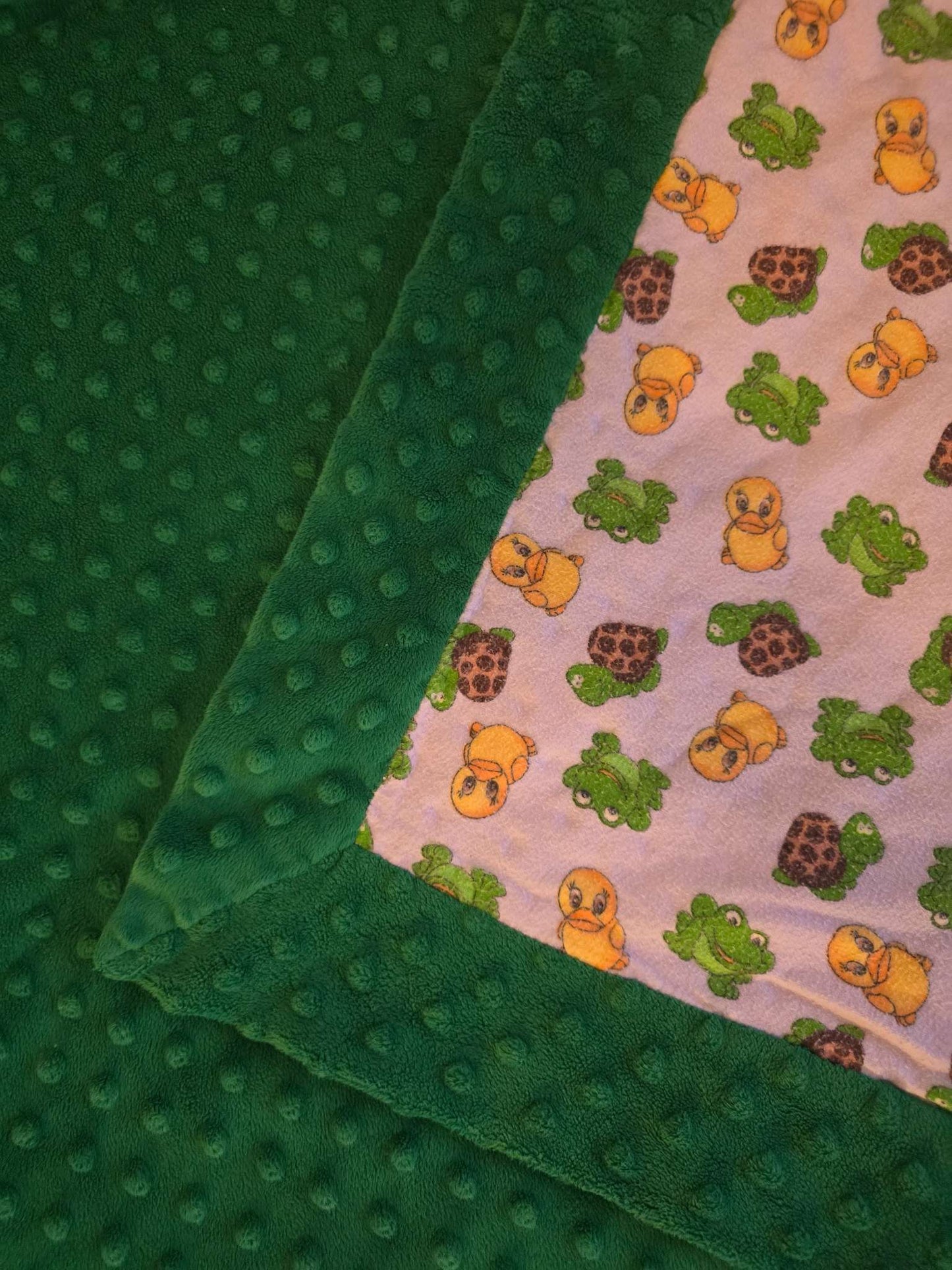 Baby blanket w/ dimple dots. Unisex colours&pattern