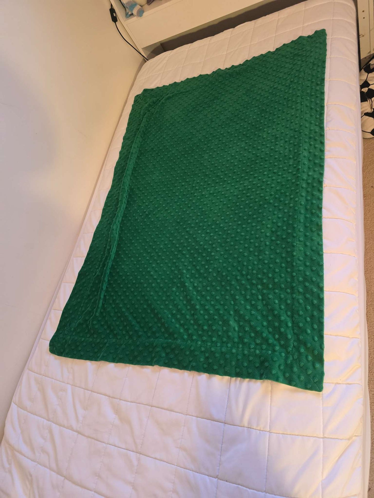 Baby blanket w/ dimple dots. Unisex colours&pattern