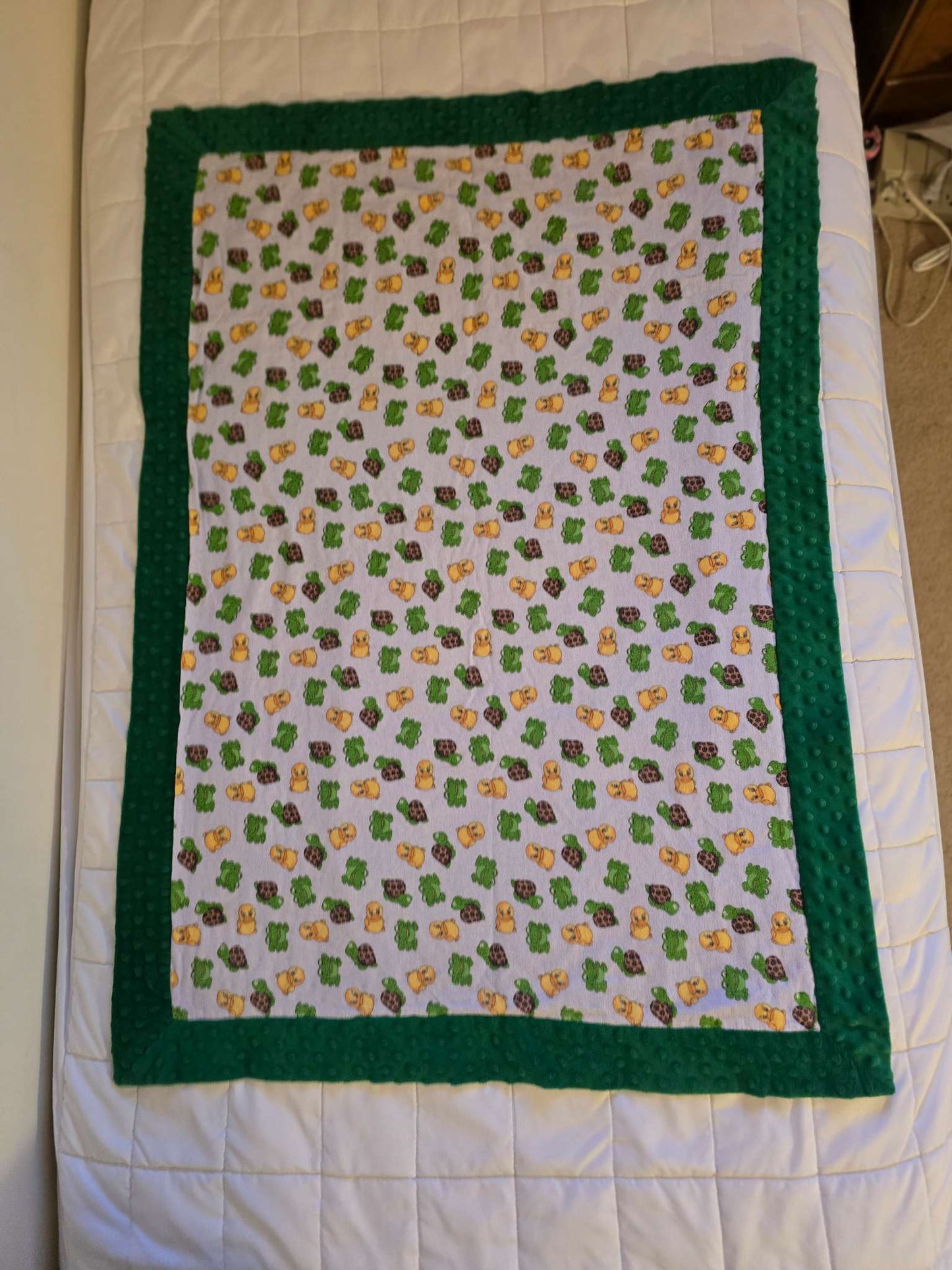 Baby blanket w/ dimple dots. Unisex colours&pattern