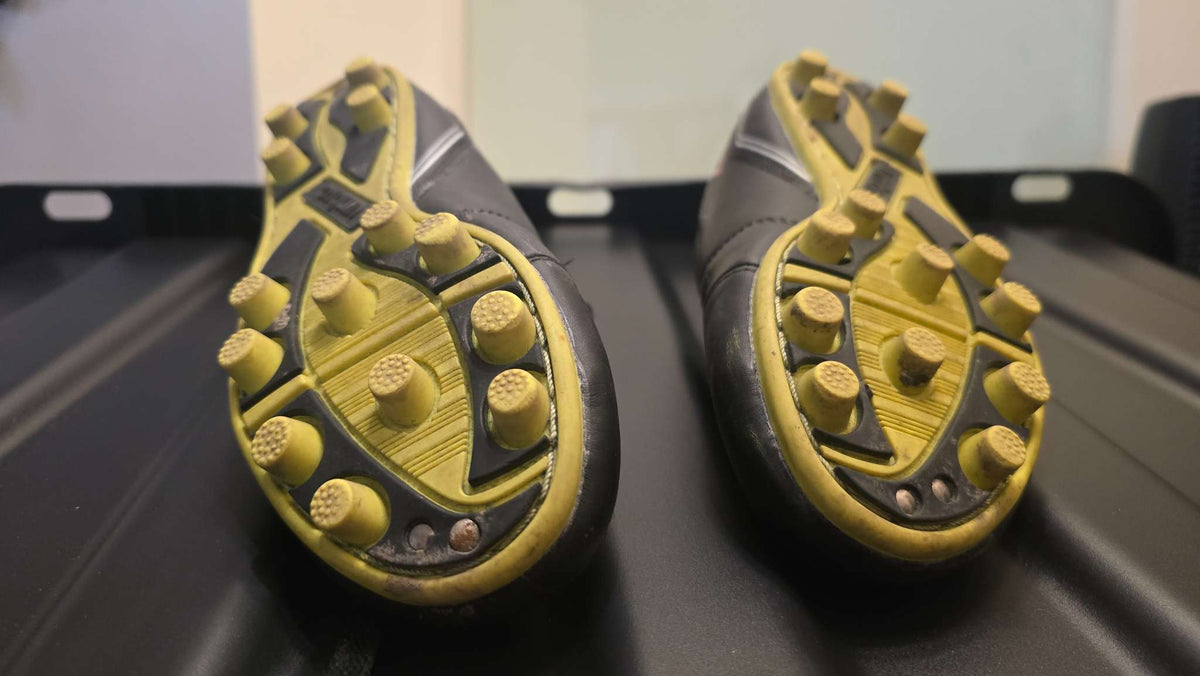 Umbra Soccer Cleats. Hardly used. , Shoes 3 (Kids:4-8yr)