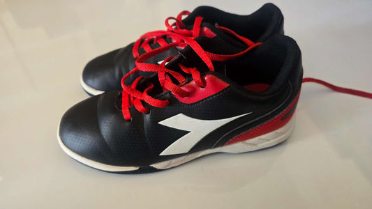 Diadora Indoor soccer shoes , Shoes 2 (Kids:4-8yr)