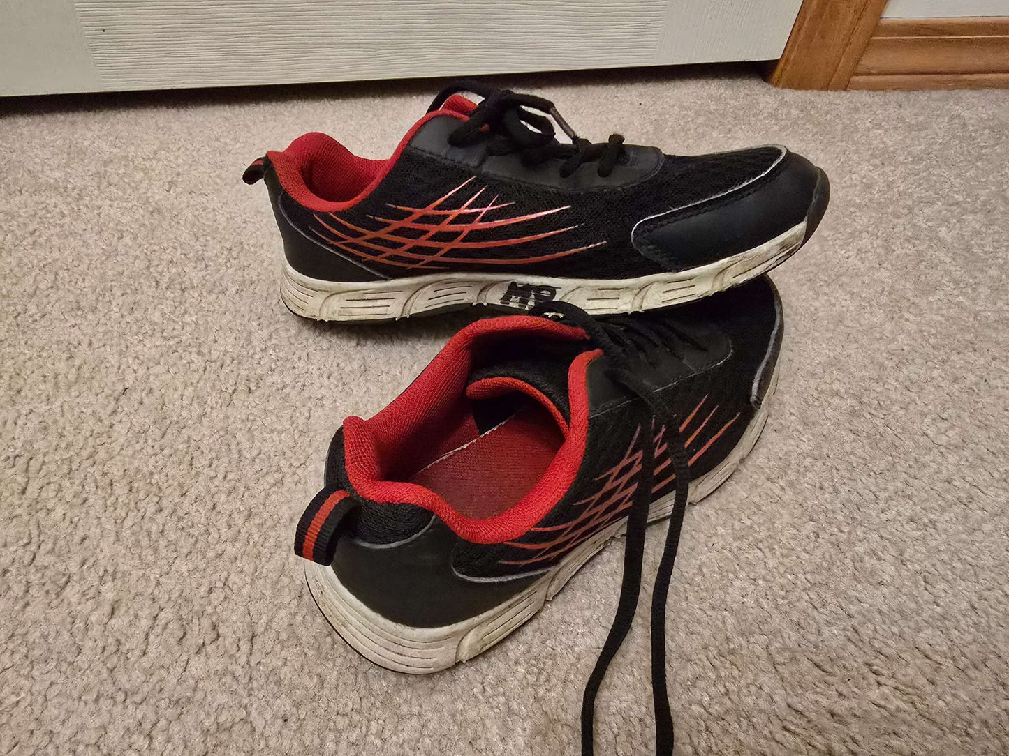 Only used indoors. Runners, Shoes 4 (Big Kids:8–12yr)