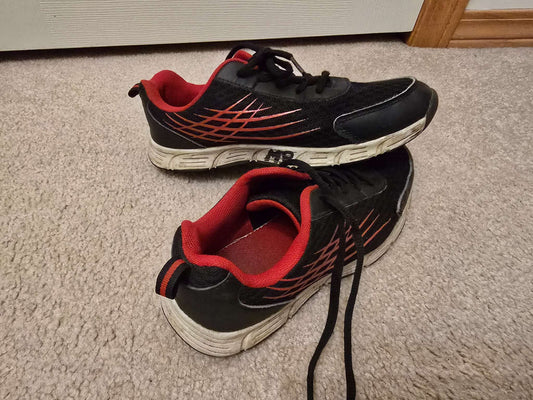 Only used indoors. Runners, Shoes 4 (Big Kids:8–12yr)