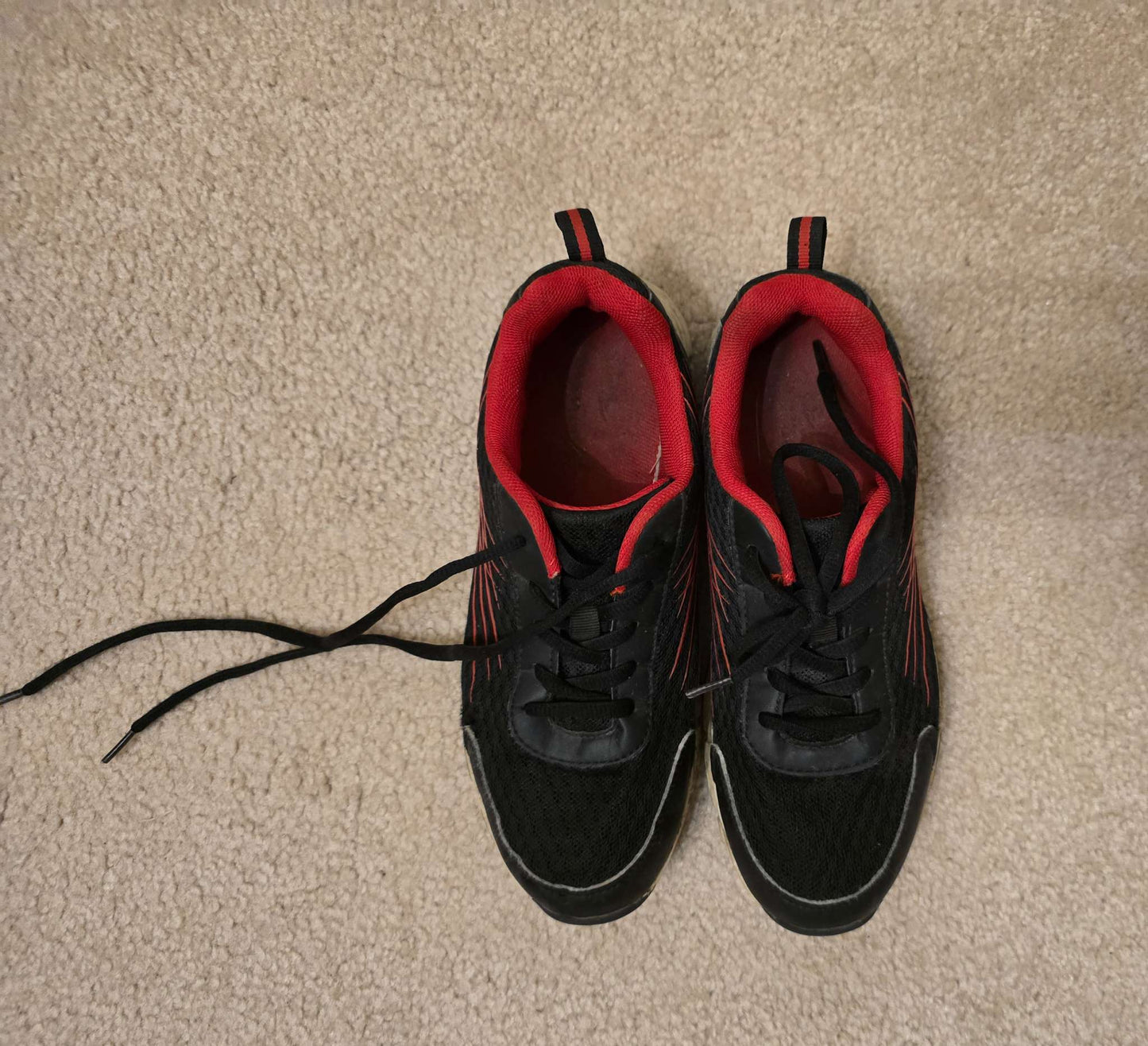 Only used indoors. Runners, Shoes 4 (Big Kids:8–12yr)