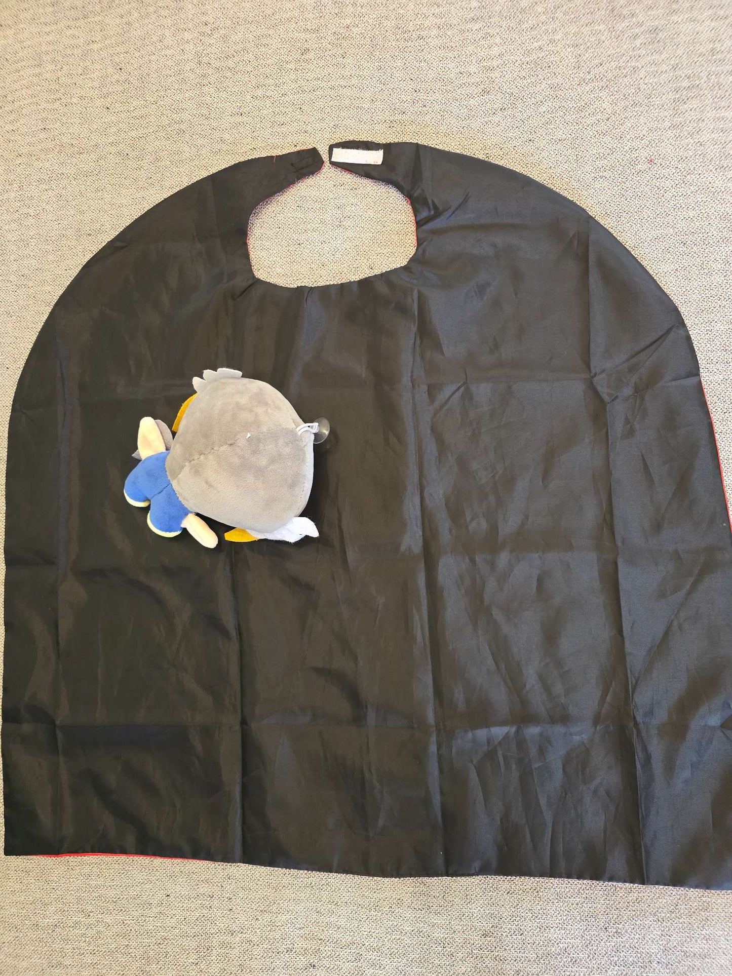 Thor cape & stuffy w/ suction cup for window