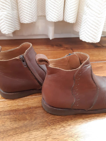 Adelisa & Co Brown Leather Booties, Shoes 10.5 (Toddler:2-4yr)