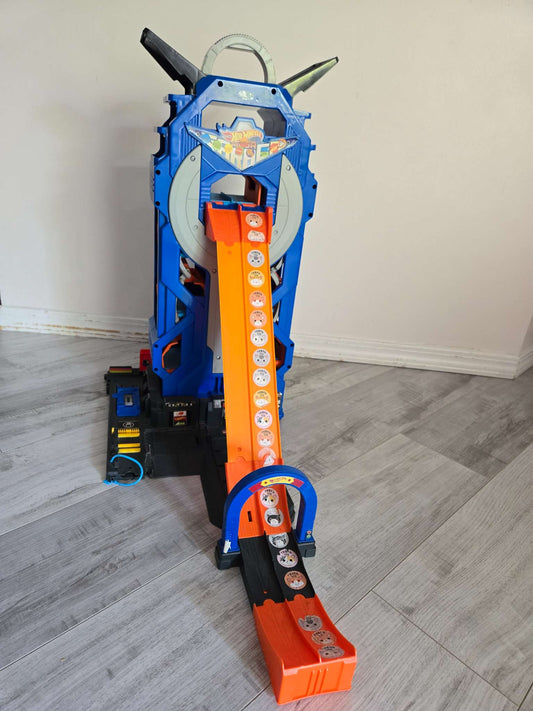 Hot Wheels MEGA Garage **Garage only, no Hot Wheels cars included**