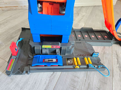 Hot Wheels MEGA Garage **Garage only, no Hot Wheels cars included**