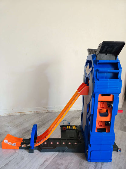 Hot Wheels MEGA Garage **Garage only, no Hot Wheels cars included**