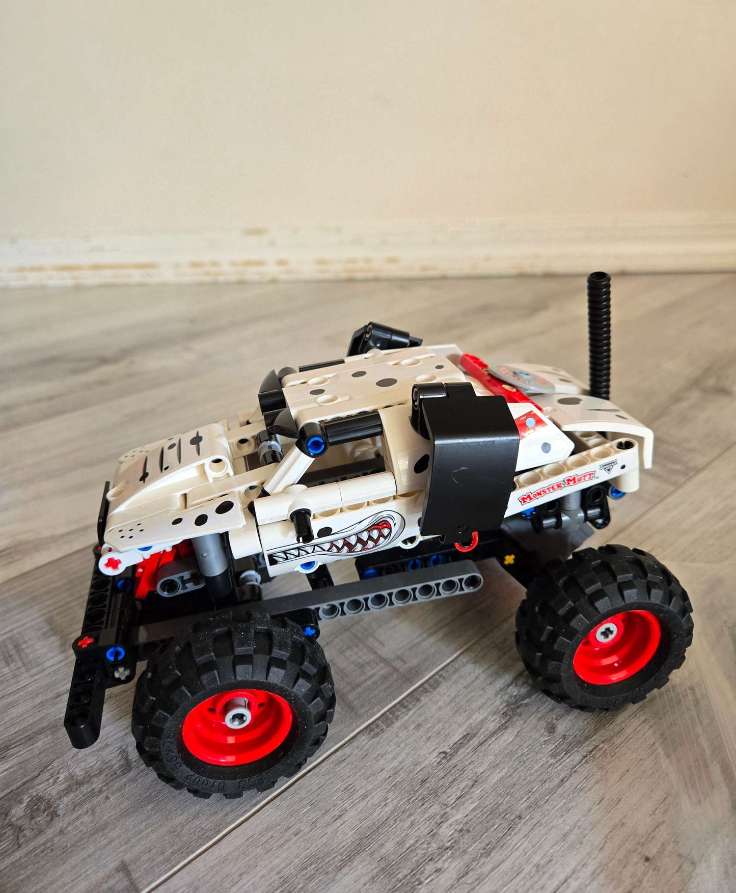 Lego Technic Monster Jam™ Monster Mutt™ Dalmatian, 42150