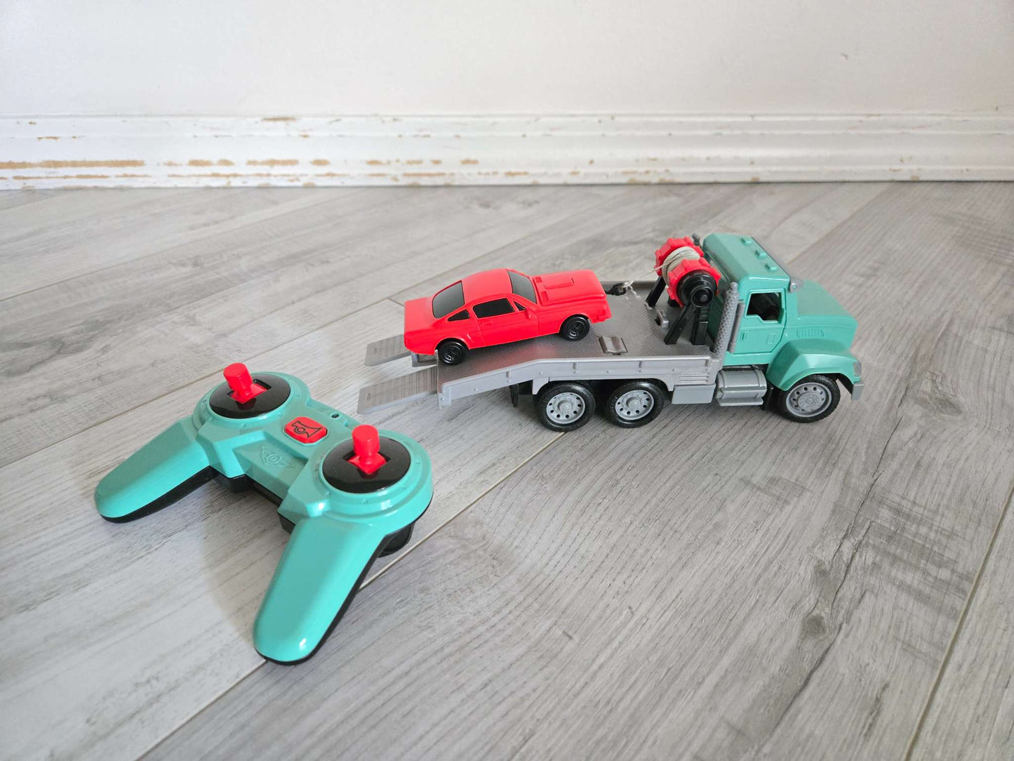 Driven by Battat - 7" Remote Control Tow Truck Toy for Kids