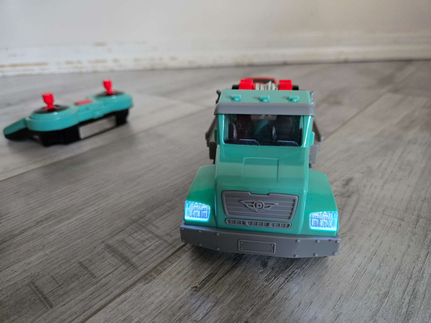 Driven by Battat - 7" Remote Control Tow Truck Toy for Kids