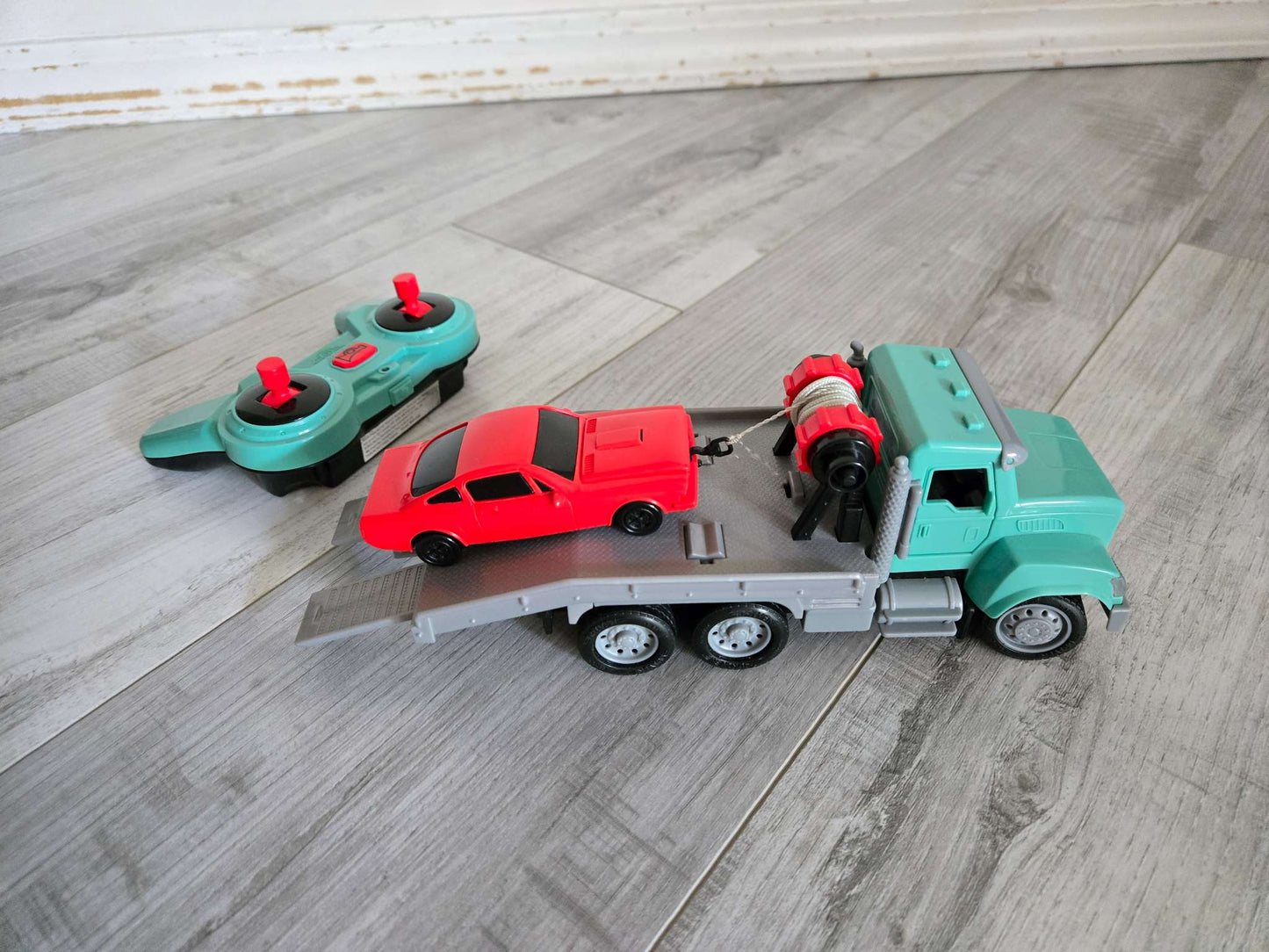 Driven by Battat - 7" Remote Control Tow Truck Toy for Kids
