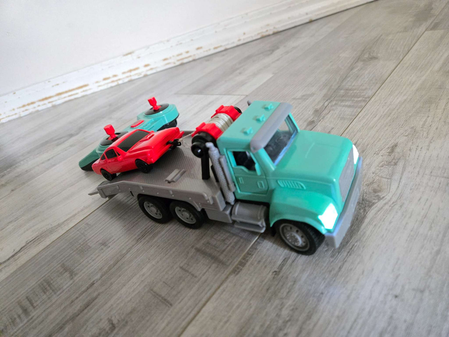Driven by Battat - 7" Remote Control Tow Truck Toy for Kids